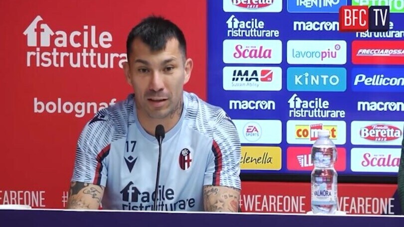 Mihajlovic scherza con Medel: "Quante volte ci siamo presi a cazzotti?"
