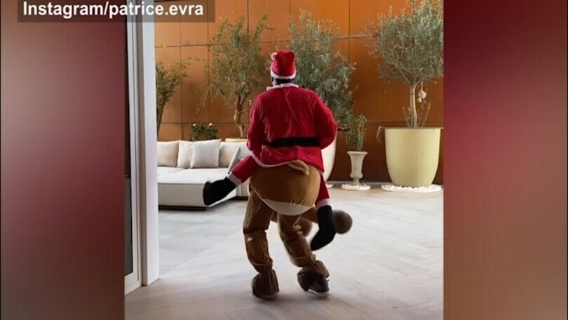 Evra versione Babbo Natale: eccolo con la renna