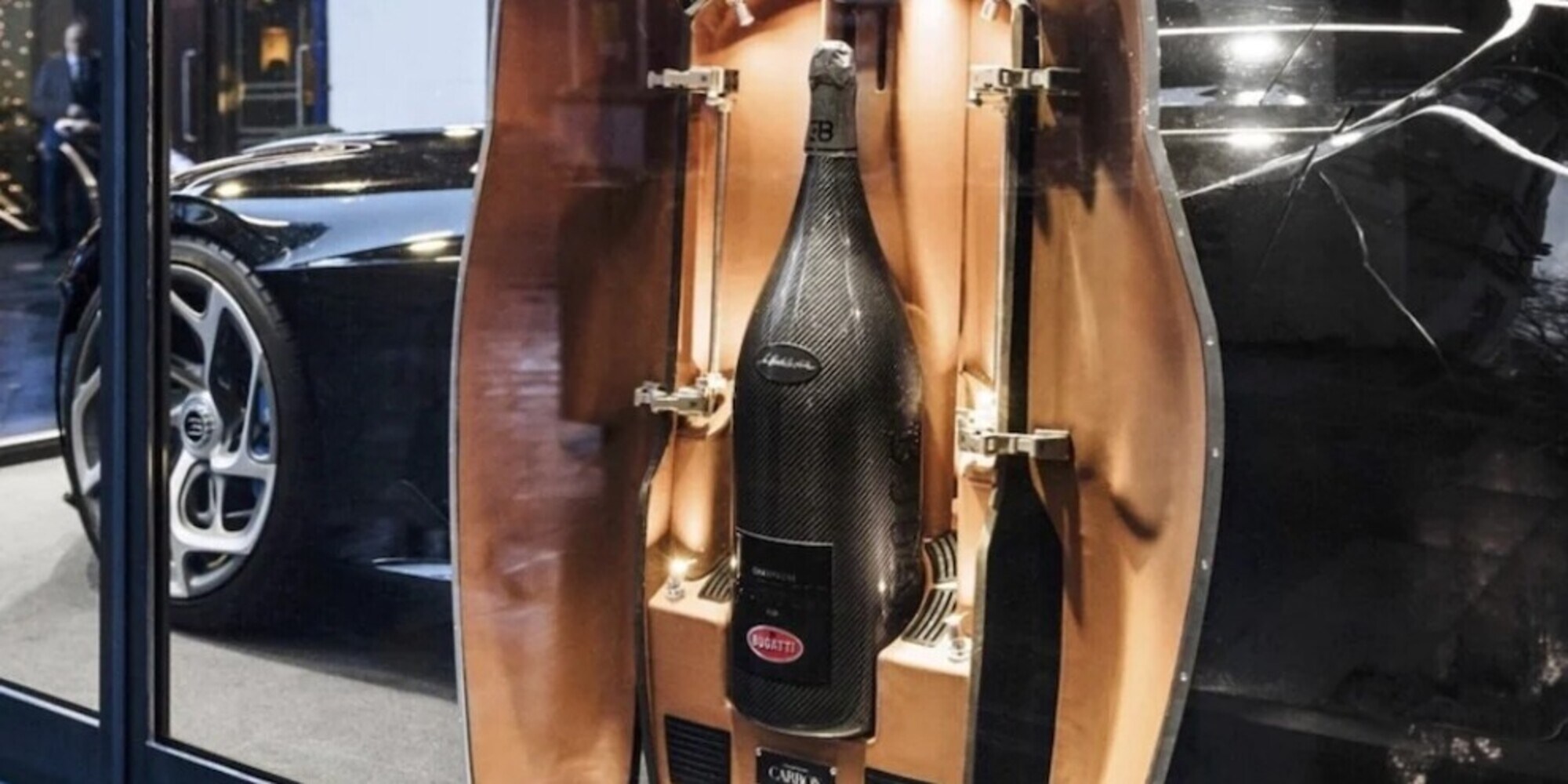 Bugatti, venduta La Bouteille Noire: la costossima bottiglia di Champagne