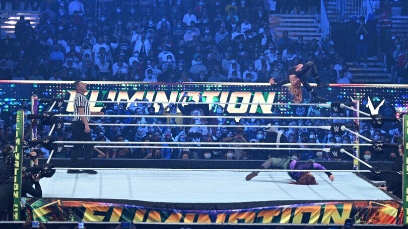 WWE, super show a Jeddah con Elimination Chamber 2022