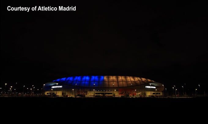 Wanda Metropolitano illuminato con i colori dell'Ucraina