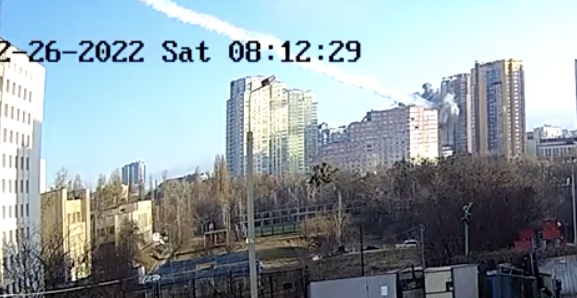 Missile devasta un edificio di Kiev: il VIDEO shock