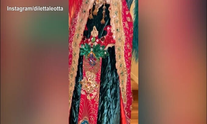 Diletta Leotta, festa di carnevale col vestito sexy