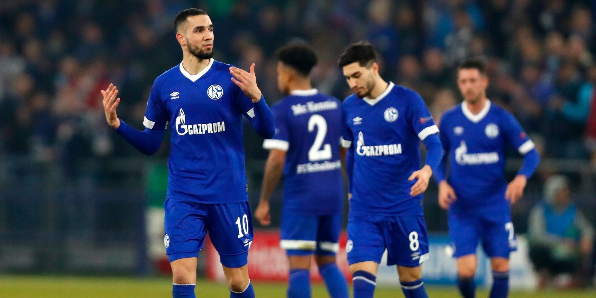 Schalke 04, la squadra rimuove la scritta Gazprom dalle maglie