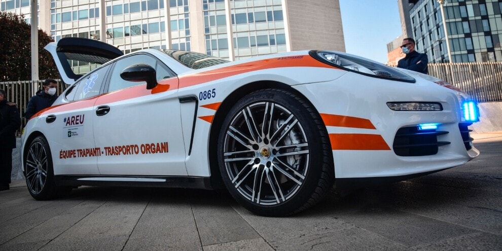 Porsche Panamera sequestrata ora è un'ambulanza e trasporta organi