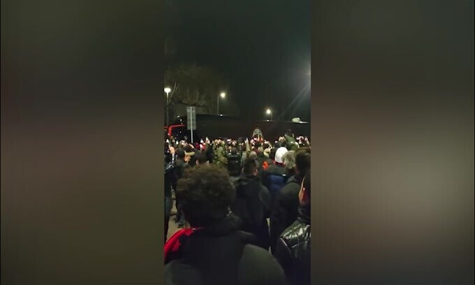 Milan-Inter, il pullman rossonero arriva a San Siro