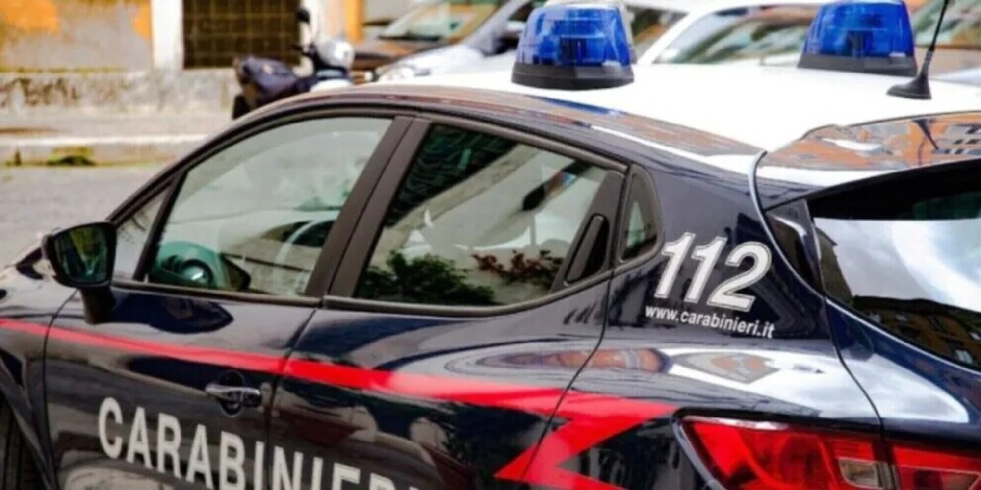 Sesso in auto in pieno giorno: multa di 3.500 euro a testa