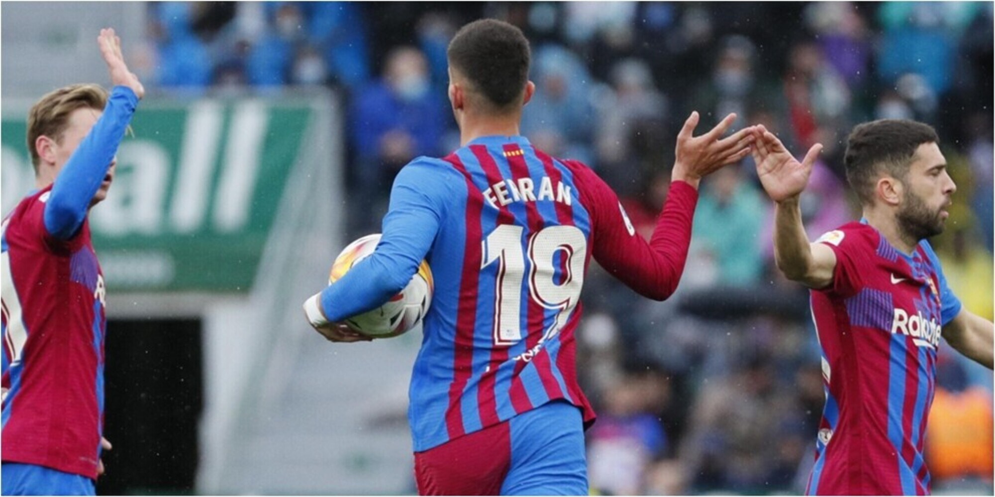 Il Barcellona batte l'Elche in rimonta, colpo Champions dell'Atletico Madrid
