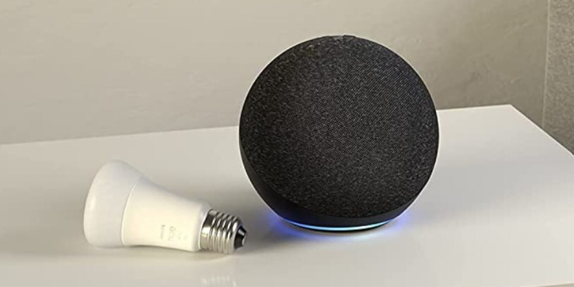 Amazon Echo (4ª generazione) + Lampadina Philips compatibile con Alexa