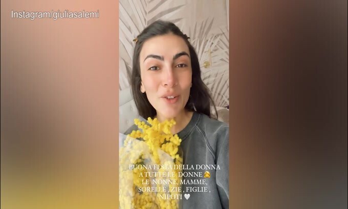 Giulia Salemi, mimosa e auguri speciali per le donne