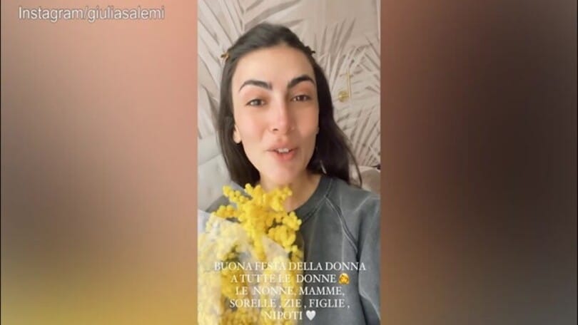 Giulia Salemi, mimosa e auguri speciali per le donne