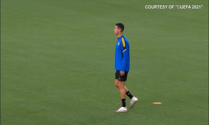 Cristiano Ronaldo si allena scortato dalle guardie del corpo