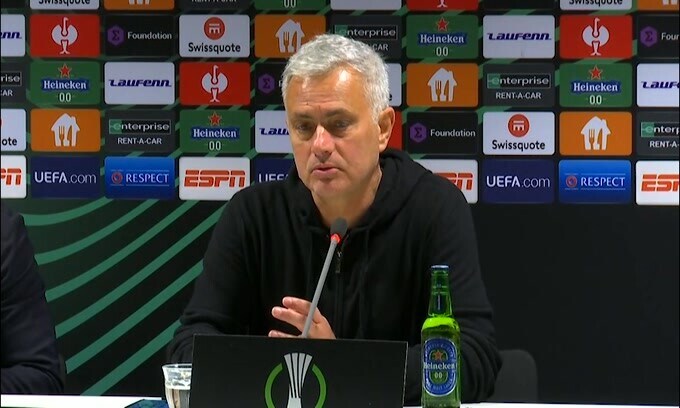 Mourinho: "Siamo stati fortunati nel primo tempo"