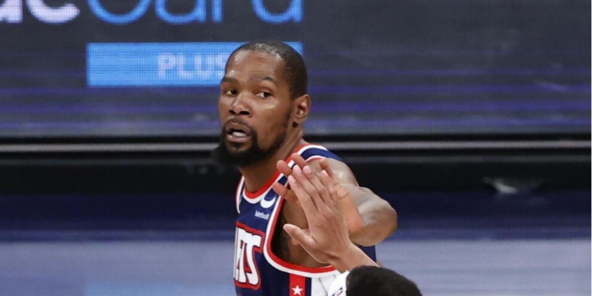 Nba, Harden ko contro i suoi Nets: Durant e Irving abbattono i 76ers
