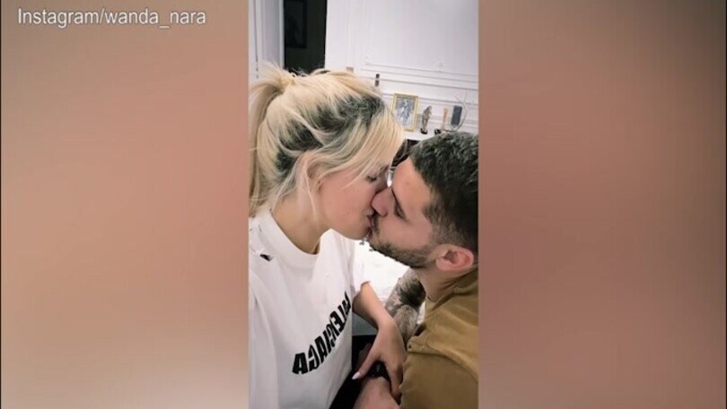 Wanda Nara e Icardi, lunedì sera pieno di baci
