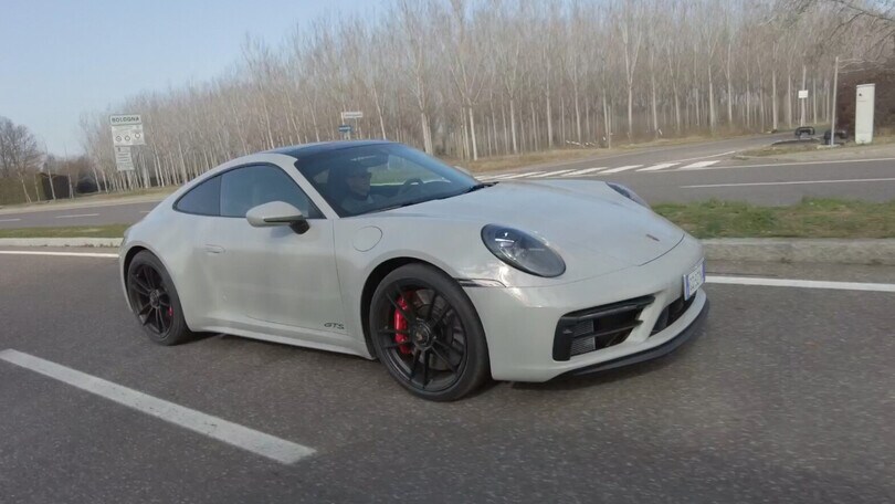 Porsche 911 Carrera 4 GTS, il test della sportiva tedesca