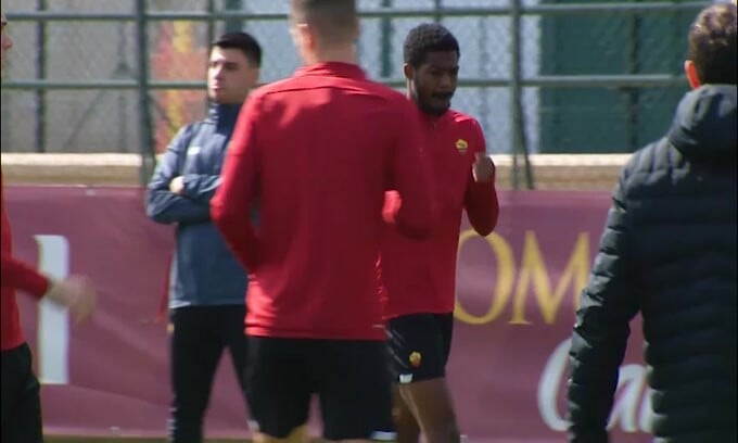 Roma, tutti all'allenamento con Mourinho