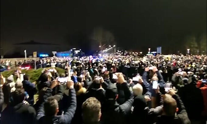 Juve-Villarreal, arriva il pullman della Juve fra il tifo bianconero