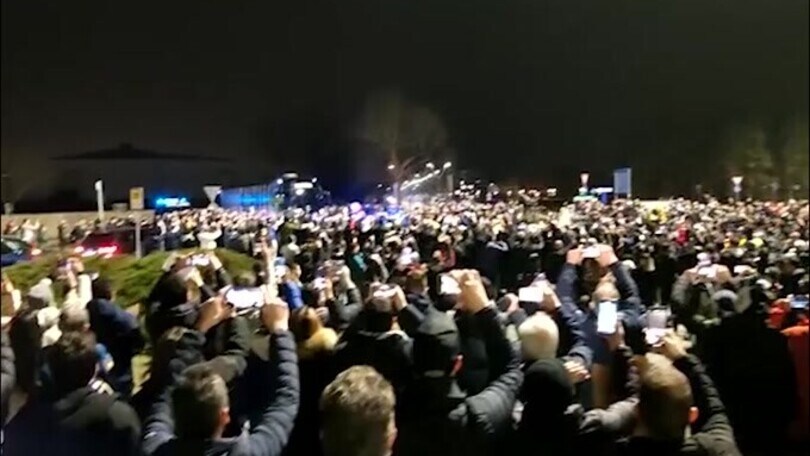Juve-Villarreal, arriva il pullman della Juve fra il tifo bianconero
