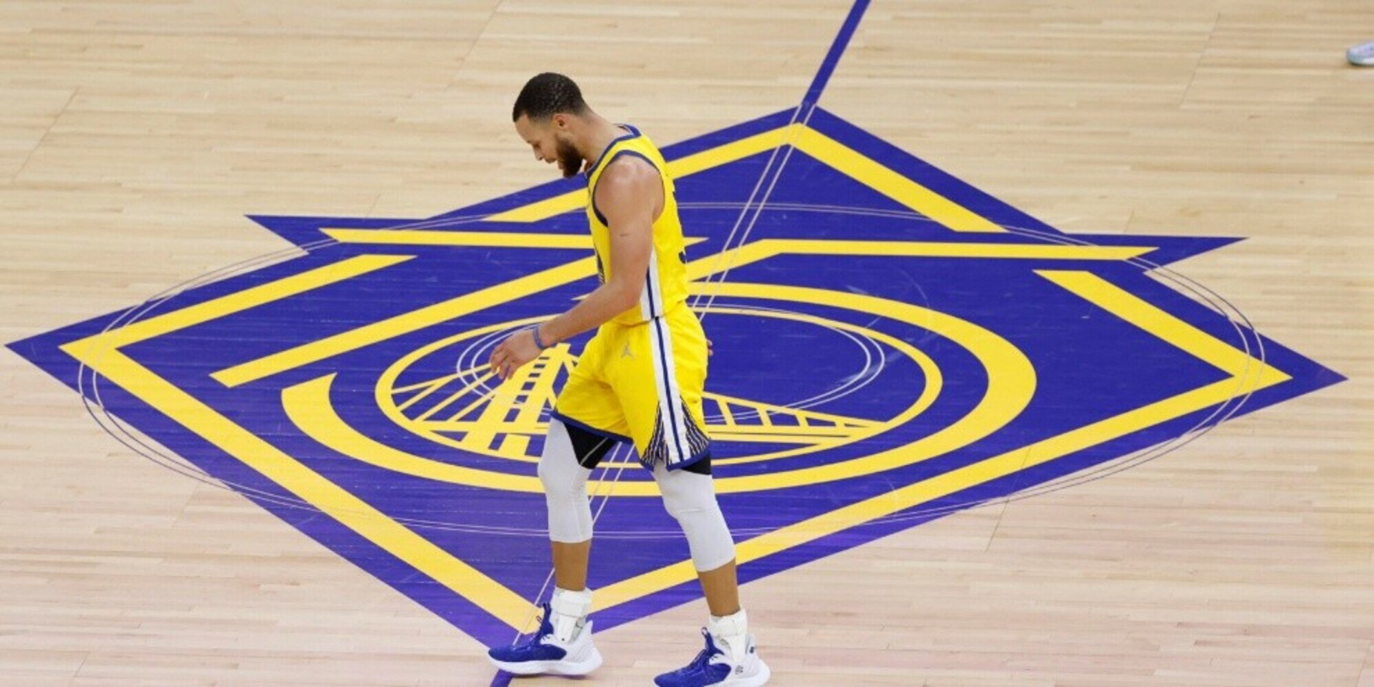 Nba, Golden State in ansia: Curry si infortuna contro Boston