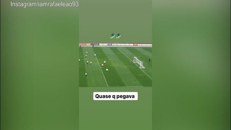 Milan, il destro a giro di Leao è perfetto