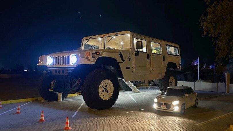 L'ultimo Hammer 4x4 dello sceicco è lungo 14 metri e ha bagno e cucina