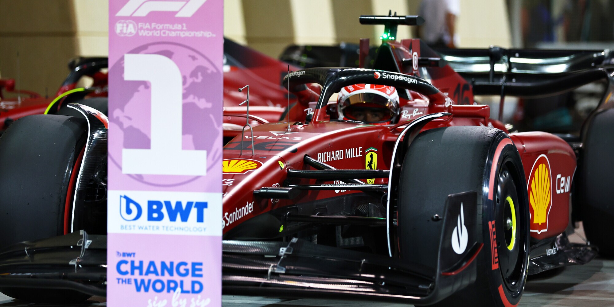 F1 Bahrain, Leclerc poleman e autocritico: "Non sono contento della mia guida"