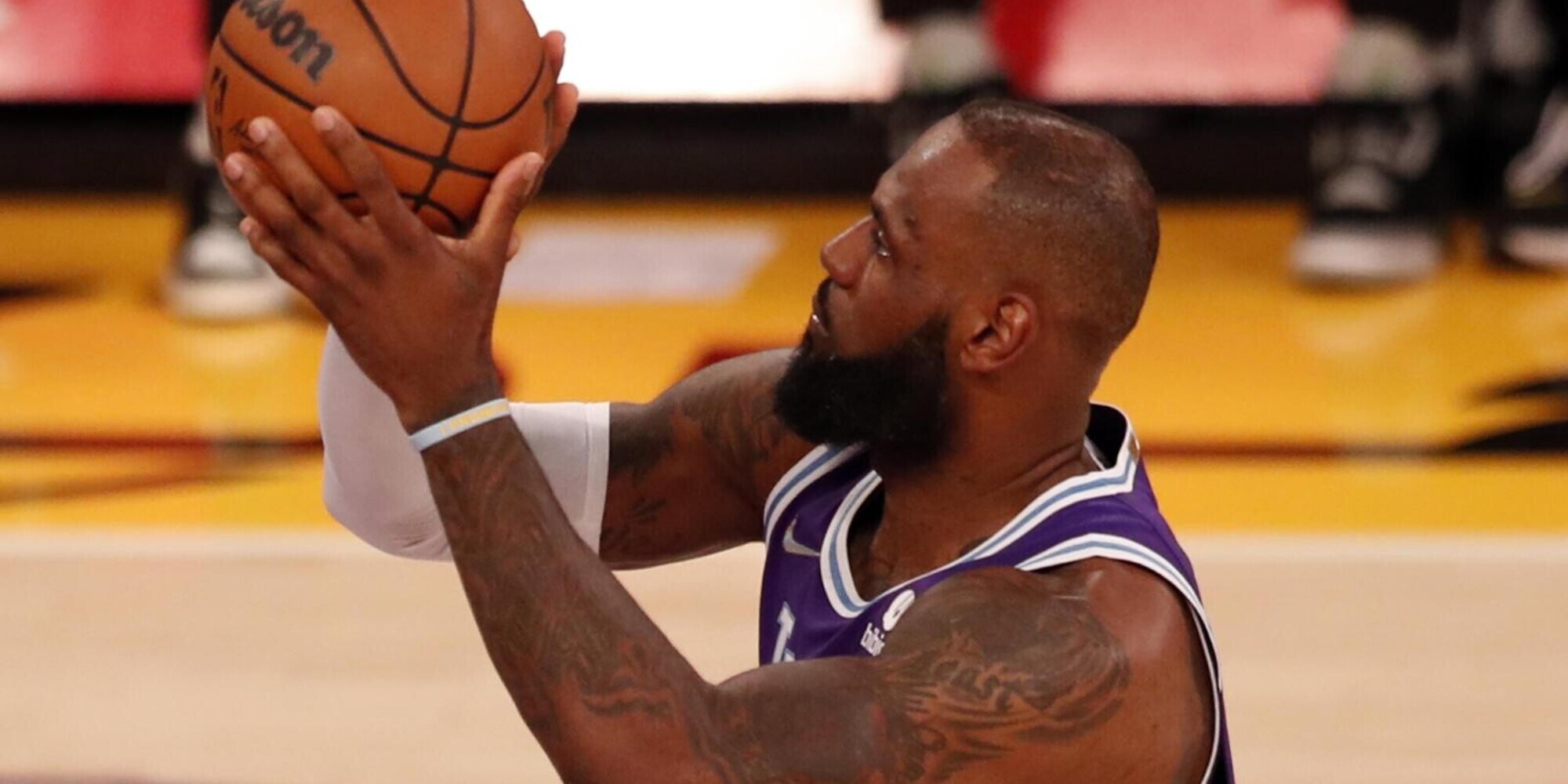 Nba, LeBron piega Cleveland: successo dei Lakers per 131-120