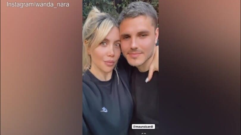 Wanda Nara-Icardi, bacio serale!