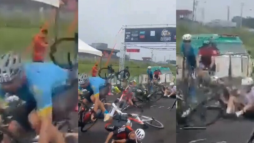 Sembra una partita di bowling: ciclisti come birilli…