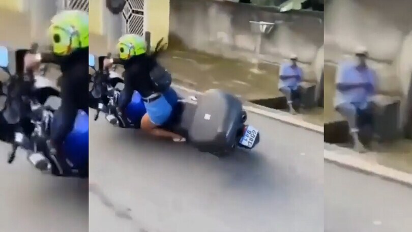 Ragazza tenta uno slalom in moto ma... finisce a terra