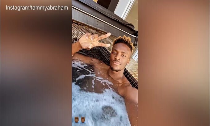 Domenica in piscina per Abraham