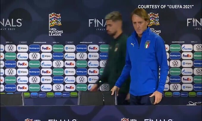 Italia out dal Mondiale? Mancini vince...il Tapiro d'oro gigante