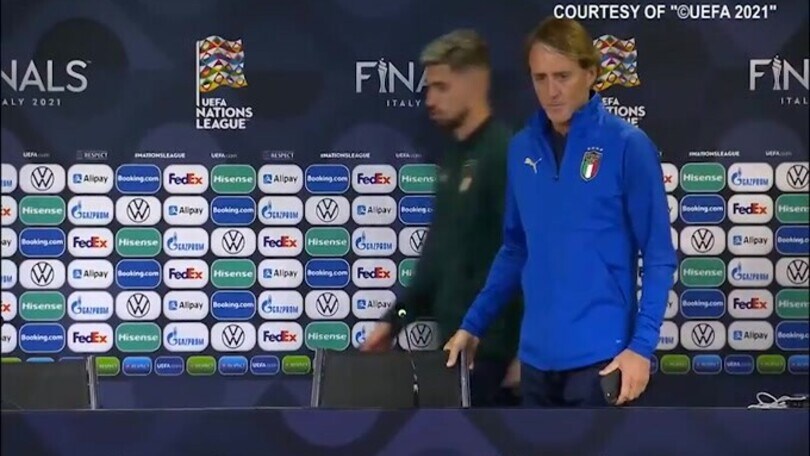 Italia out dal Mondiale? Mancini vince...il Tapiro d'oro gigante