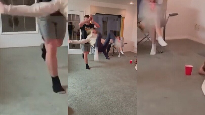I due fidanzati provano un'acrobazia...ma non va a buon fine!