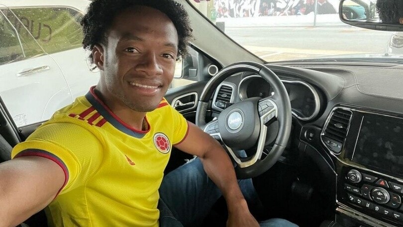 Cuadrado e il tifo per la Colombia dalla sua Jeep, che però viene eliminata