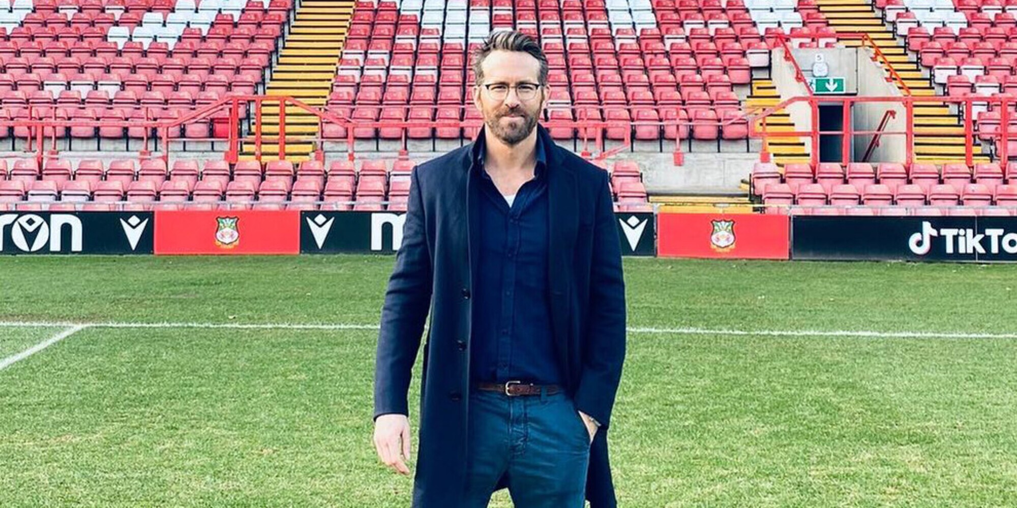 Star: "Ryan Reynolds, incredibile Deadpool: diventa portiere col Wrexham!"