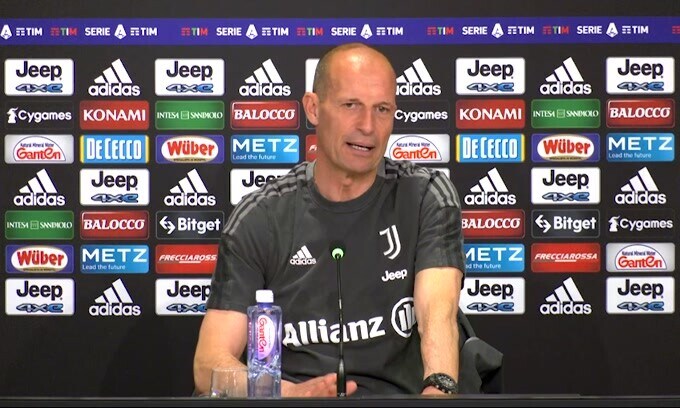 Allegri scherza: "Quanto volete far lavorare l'ufficio stampa?"
