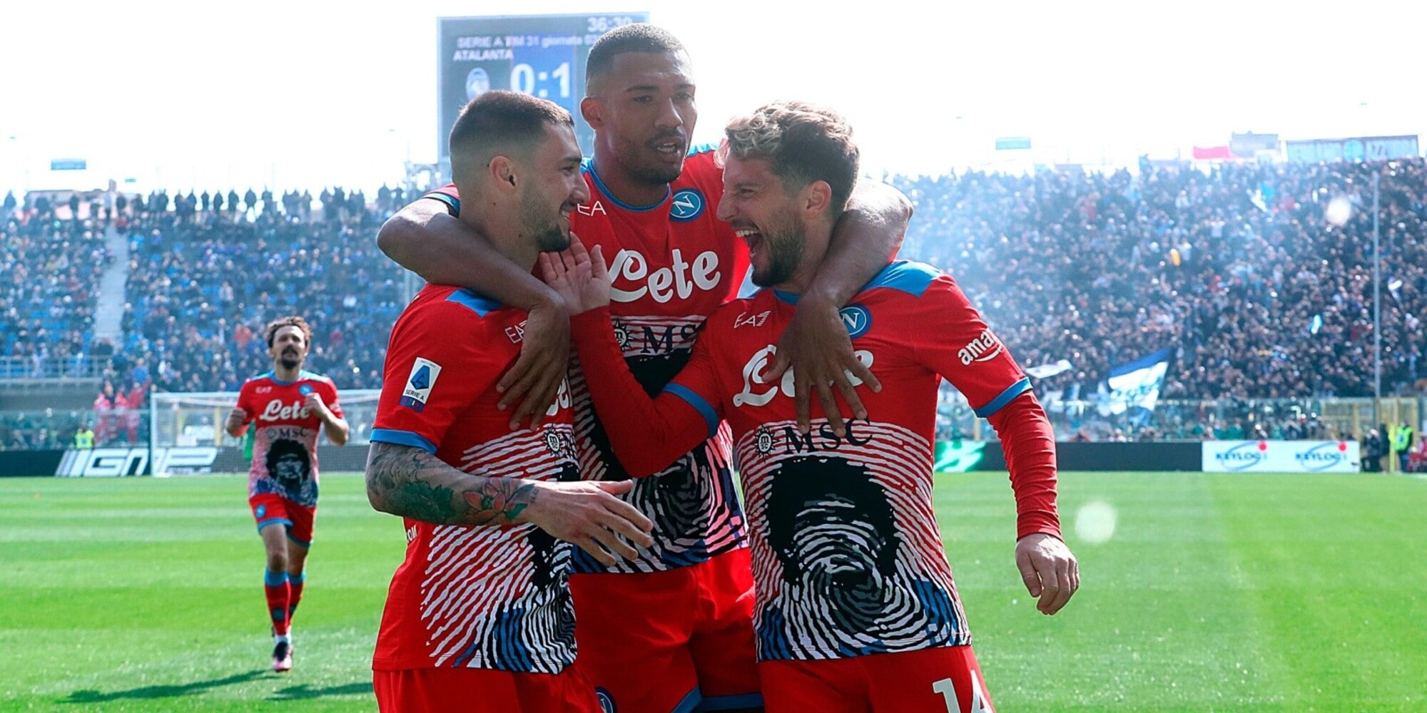 Tris Napoli all'Atalanta e Milan preso. Udinese, manita al Cagliari