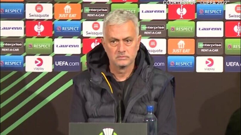 Nessuna domanda? Mourinho prende e se ne va...
