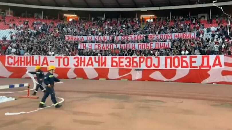I tifosi della Stella Rossa dedicano a Mihajlovic cori e striscioni