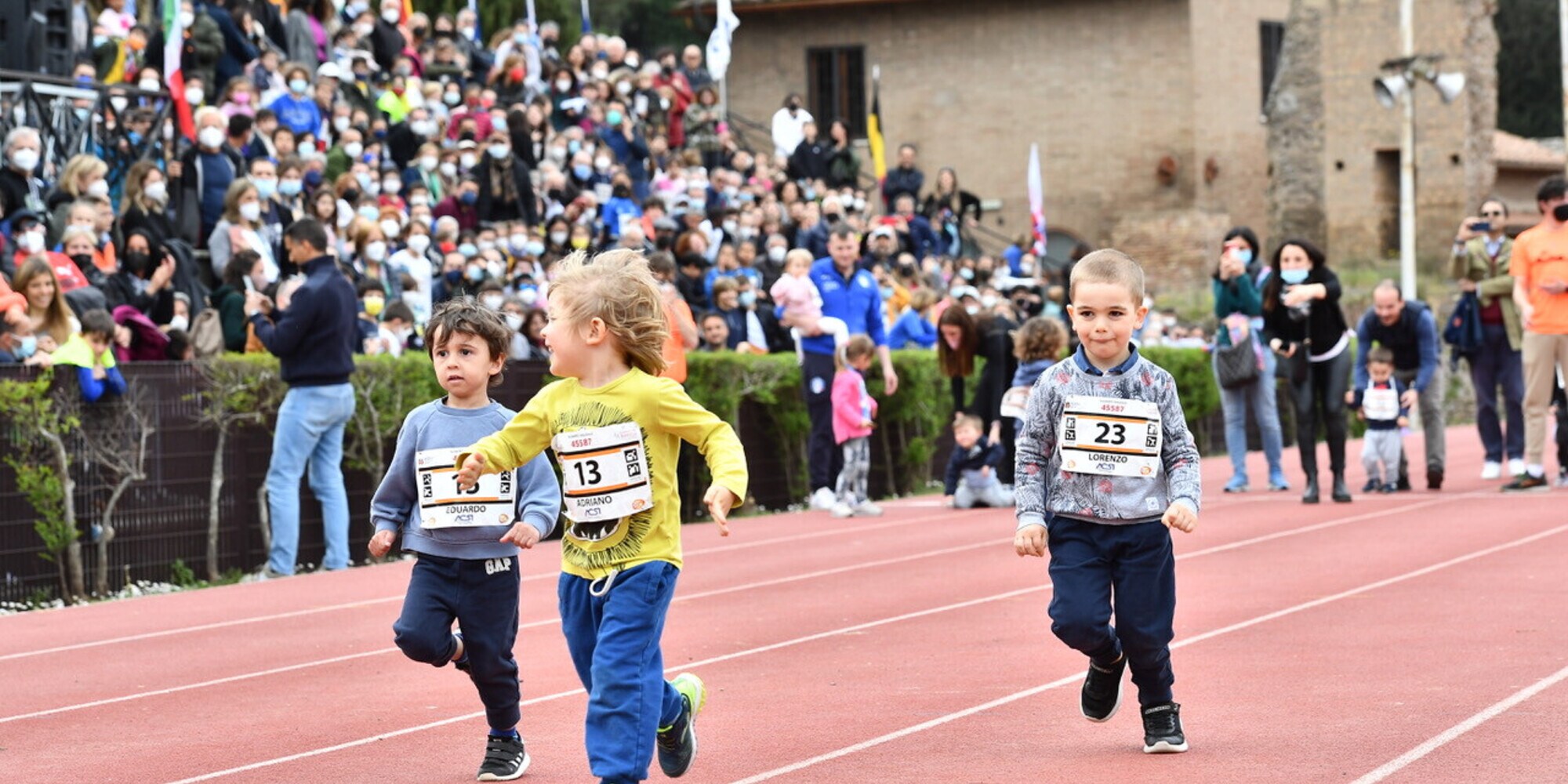 Record e festa per 800 bambini con il saluto di Marcell Jacobs alla Roma Appia Run