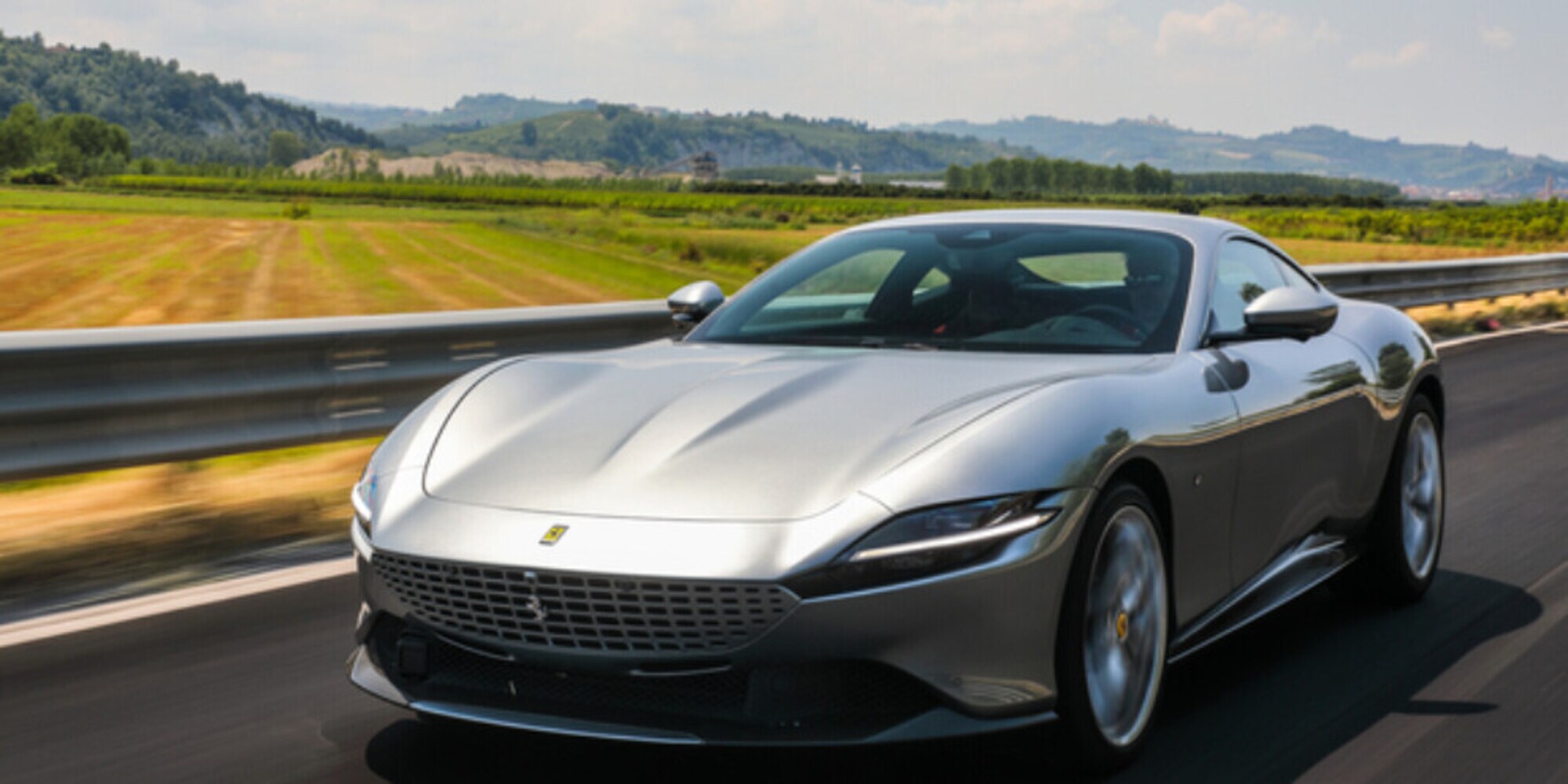 Maxi multa al proprietario di una Ferrari Roma: guidava senza patente dal 2008