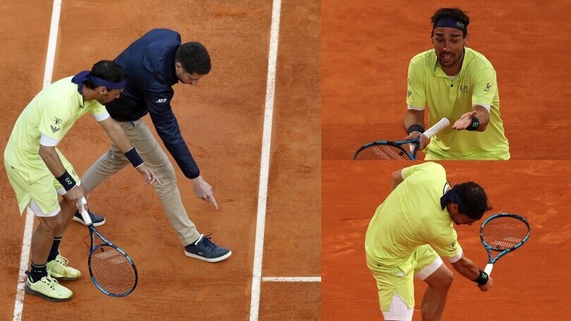 Fognini protesta, sbatte la racchetta e perde contro Tsitsipas