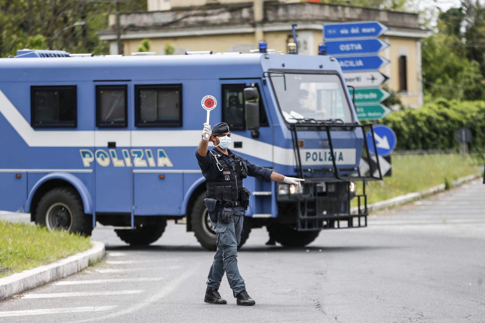 Brescia, strafatto di 4 sostanze stupefacenti girava in moto senza patente: denunciato