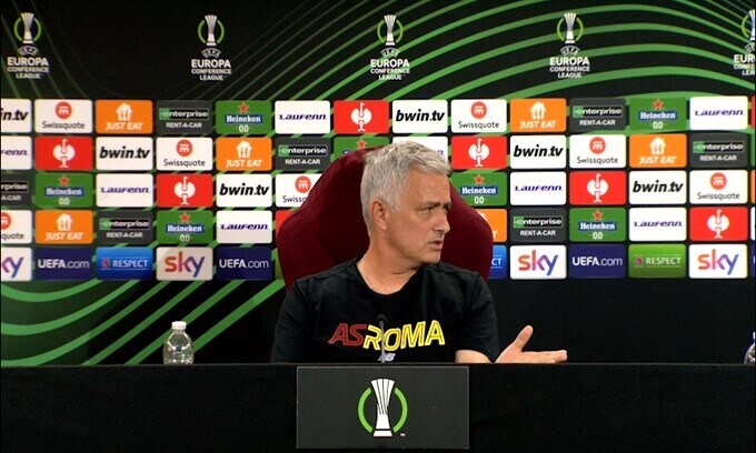 Mourinho: "Stadio pieno? Dobbiamo rispondere a questa passione pura"