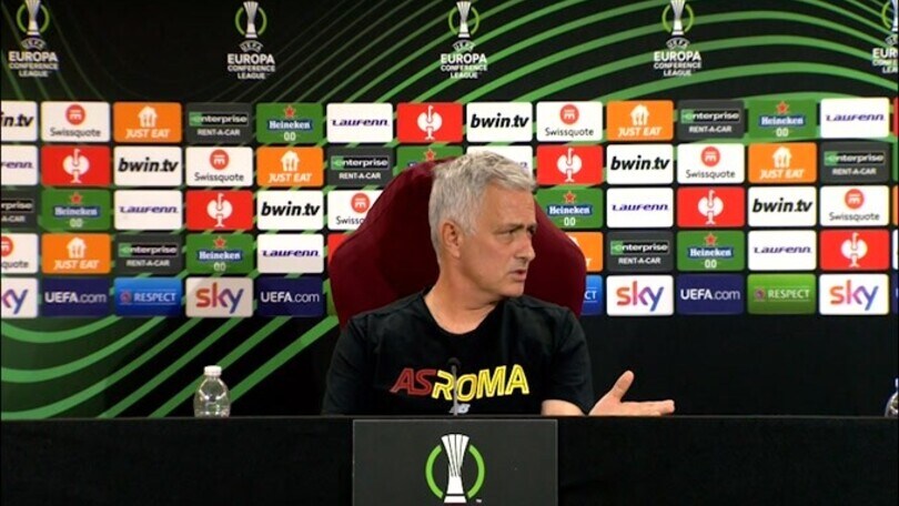 Mourinho: "Stadio pieno? Dobbiamo rispondere a questa passione pura"