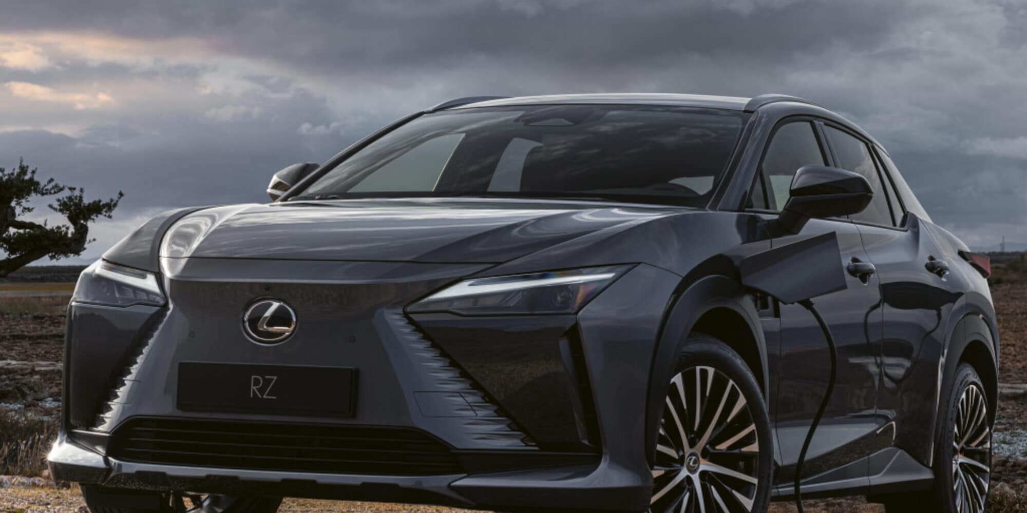 Lexus RZ 450E suv elettrico e di lusso