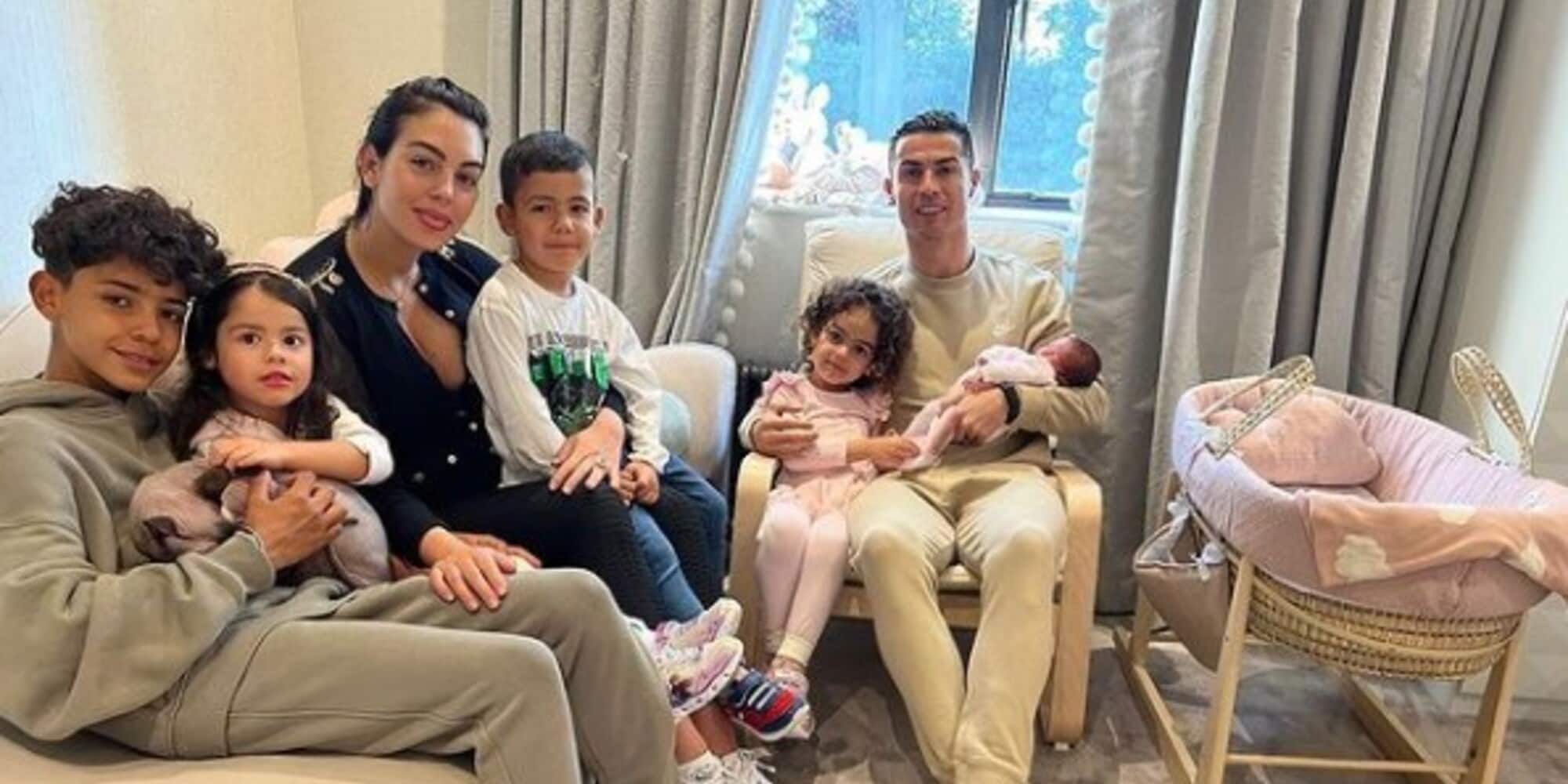 Ronaldo, annuncio sui social: "Georgina e la nostra bimba finalmente a casa"