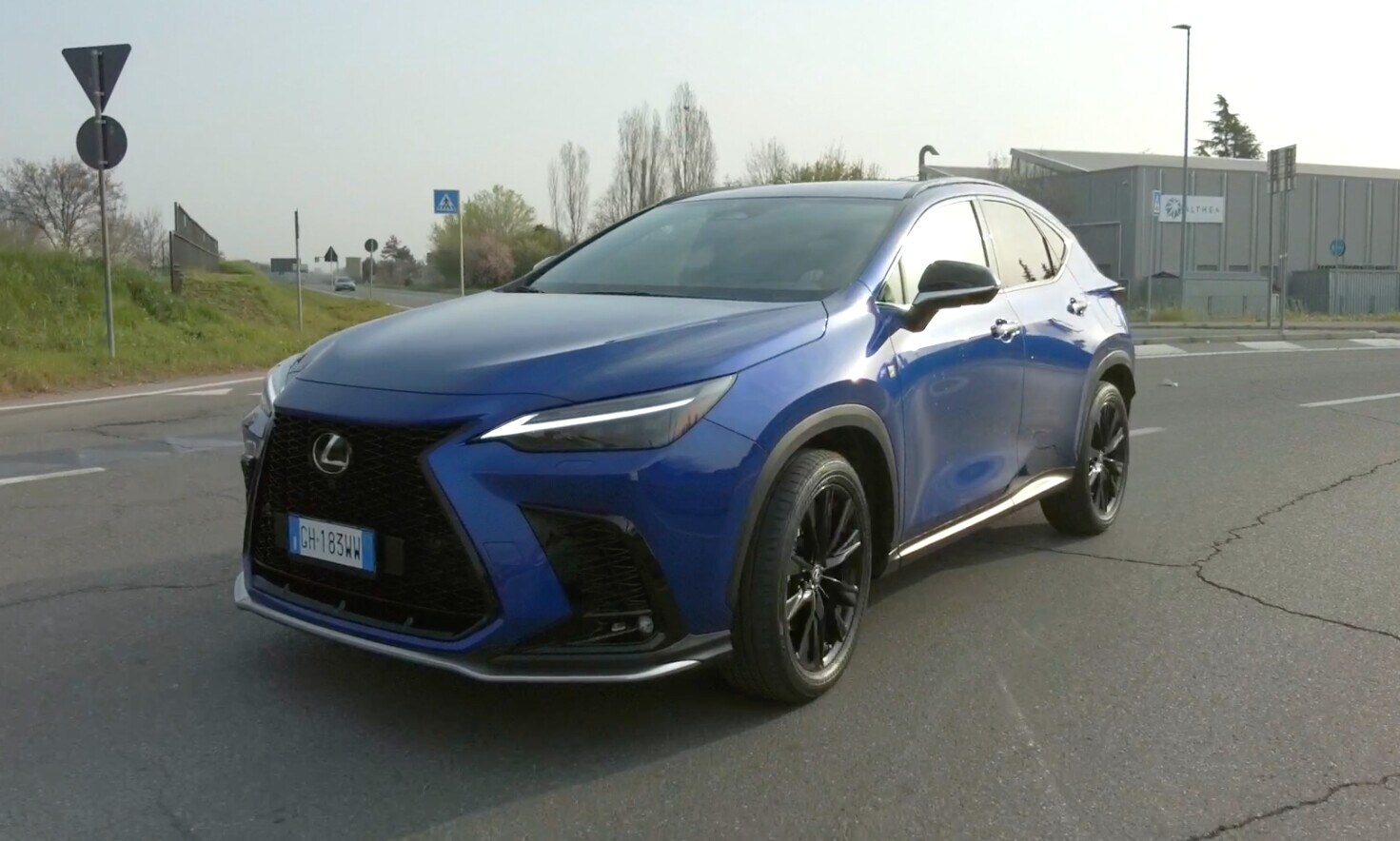 Lexus NX plug-in hybrid, la prova del Suv ibrido ricaricabile
